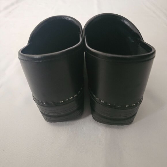 Dansko Women's Cabrio Black Professional Clog, Wide Size 38/ US (7.5-8) - Picture 13 of 16